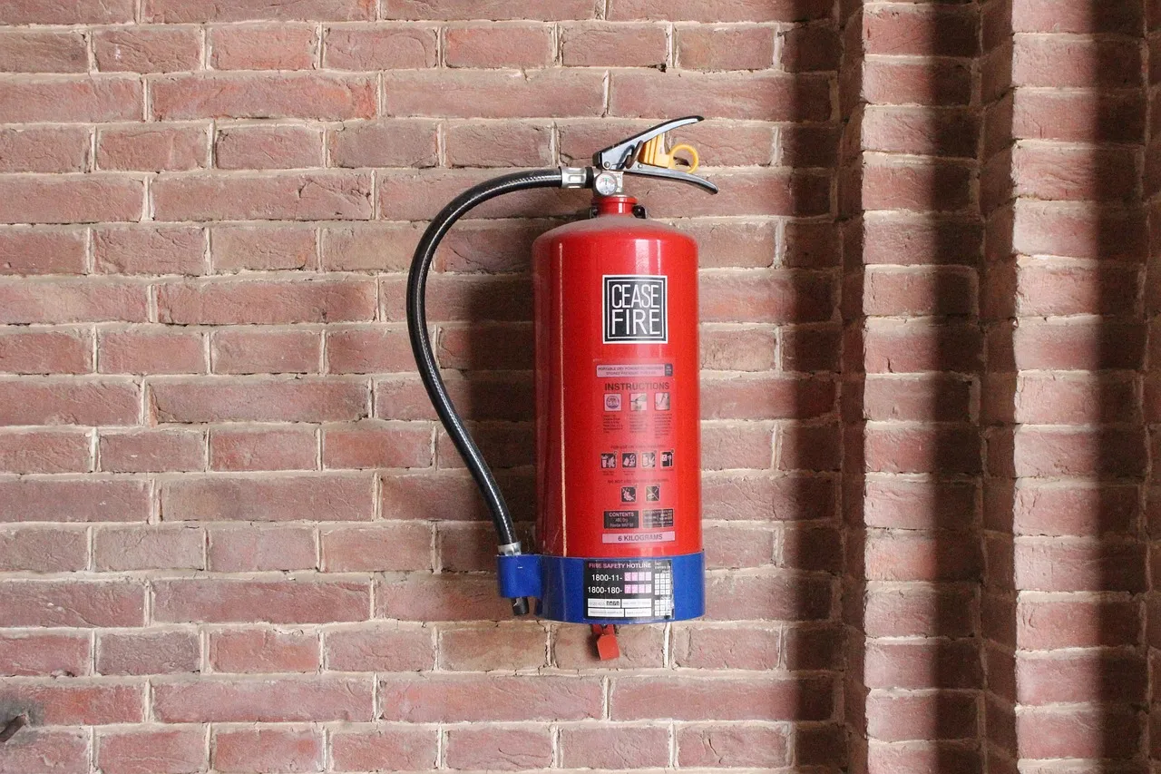 Kidde Pro Line 10 lb ABC Fire Extinguisher w/ Wall Hook